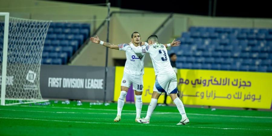 دوري يلو.. الباطن يؤزم موقف أحد.. ونيوم يحلق بالصدارة بهدفي رومارينهو - عرب فايف