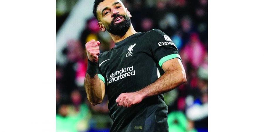 سلوت يرفض الحديث عن مستقبل محمد صلاح مع ليفربول - عرب فايف