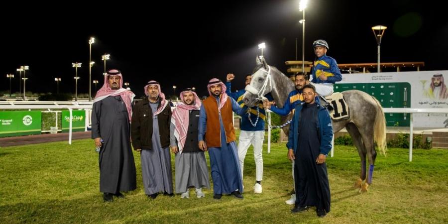 "النصر لله" تهدي مربط أجمل كأس بوابة الدرعية - عرب فايف