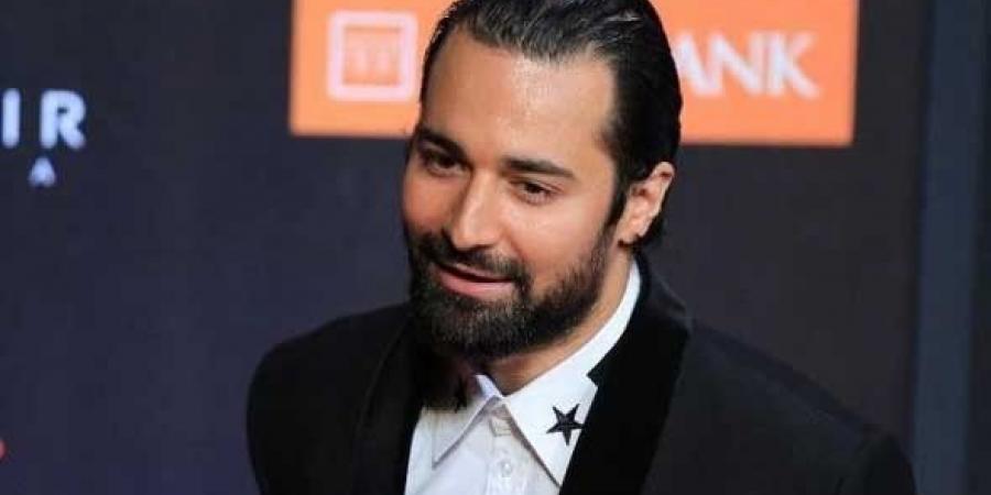 أحمد حاتم يرد على جدل تأجيل فيلم "الملحد" - عرب فايف