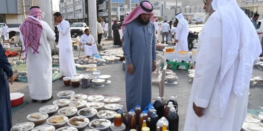 سوق العسل في محايل.. نافذة اقتصادية للمنتجات المحلية في عسير - عرب فايف