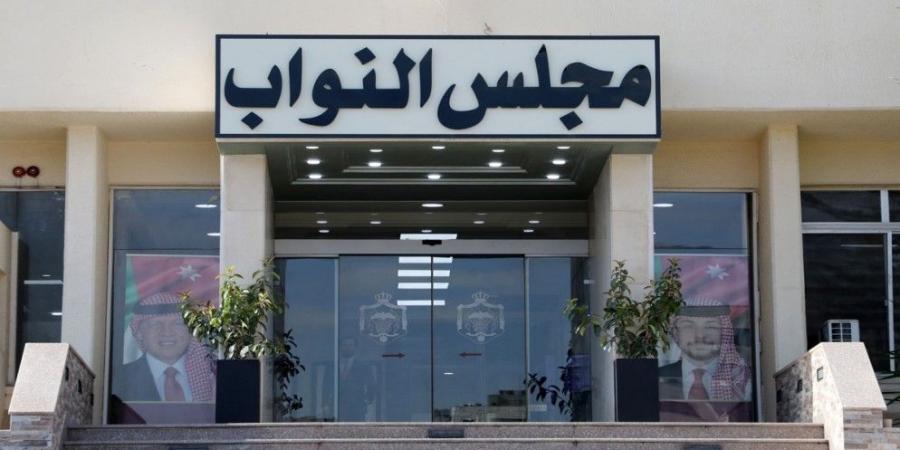 مذكرة نيابية تطالب الحكومة بالعودة للتوقيت الشتوي - عرب فايف