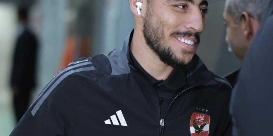 شاهد وصول الأهلي إلى برج العرب لمواجهة المصري في الدوري - عرب فايف