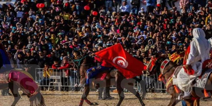 جماهير غفيرة تواكب عروض اليوم الأول من المهرجان الدولي للصحراء بدوز - عرب فايف