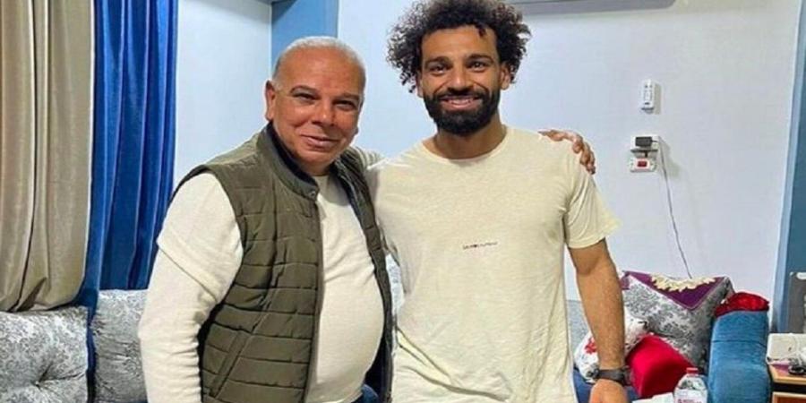 والد محمد صلاح يعلق على الفيديو المتداول بشأن انتقال "مو" للهلال السعودي (فيديو) - عرب فايف