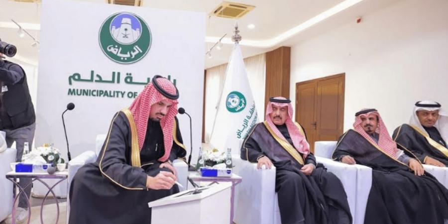 أمين الرياض يدشن عقود مشاريع بلدية في الدلم بمبالغ تجاوزت 30 مليون ريال - عرب فايف