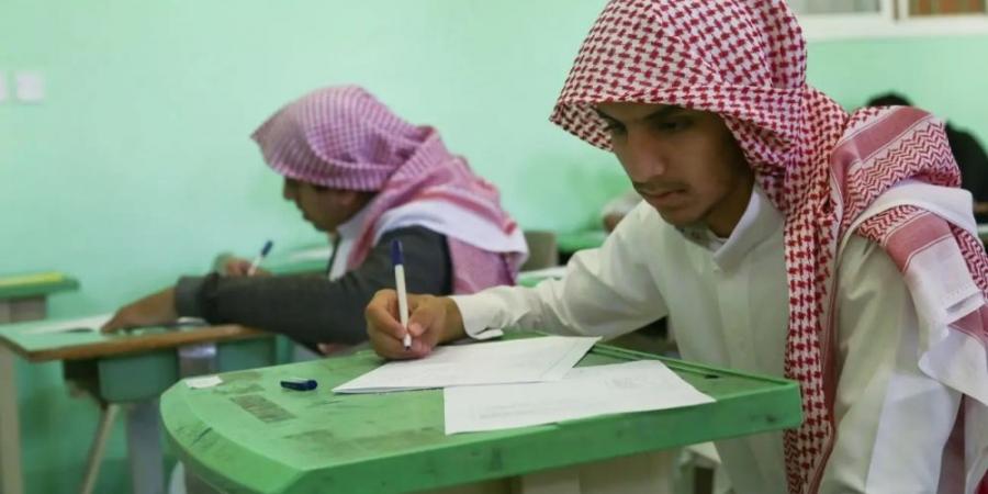 إلزام طلاب الثانوية بالزي الرسمي.. حرص على ربط الأجيال بالهوية السعودية الأصيلة - عرب فايف