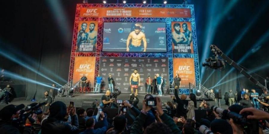 المقاتلون يجتازون مرحلة الوزن استعدادًا لنزالات UFC في الرياض - عرب فايف