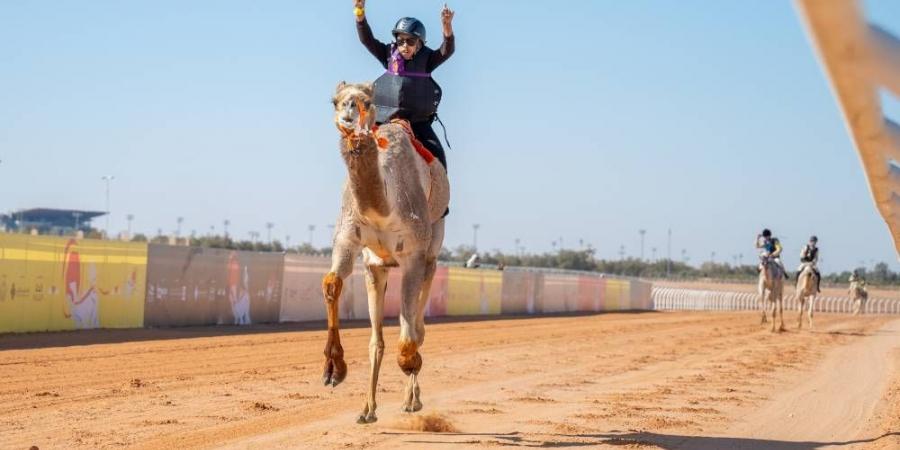 أخبار الرياضة - سيطرة سعودية على أشواط سباق الهجانة للرجال والسيدات - عرب فايف