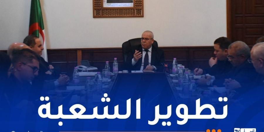 وزير الفلاحة يجتمع مع مهنيي شعبة البطاطا - عرب فايف