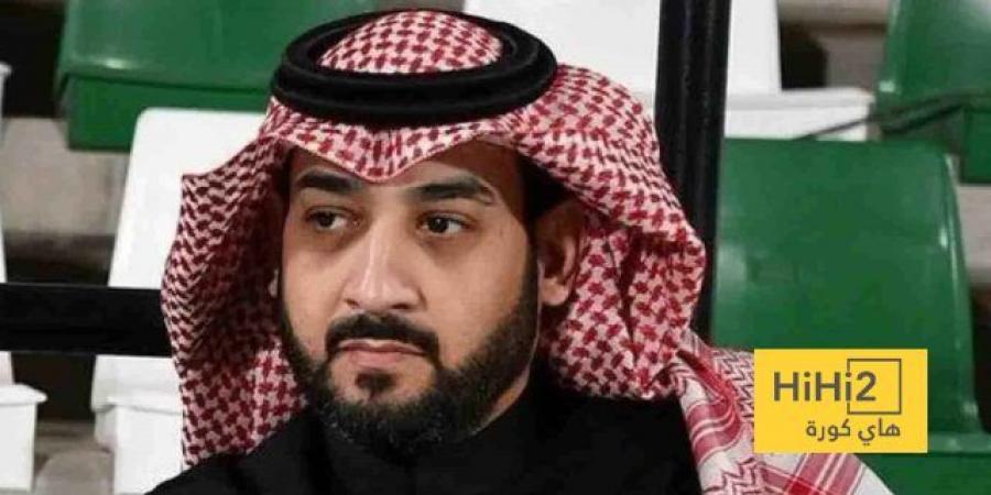 اخبار الرياضة رئيس الأهلي يعلق على انتقادات الجماهير لرون جورلي