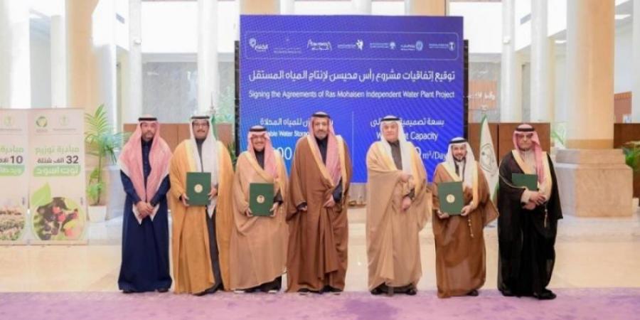 أمير الباحة ووزير البيئة يشهدان توقيع 4 عقود استثمارية لمدن زراعية ومشاتل لإنتاج الفواكه والأشجار المثمرة - عرب فايف