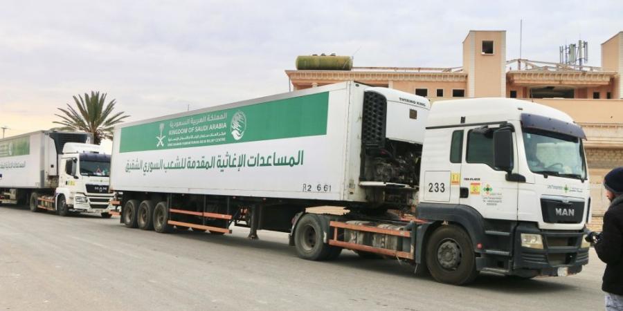 الجسر الإغاثي السعودي.. عبور 85 شاحنة بمواد غذائية وطبية للشعب السوري - عرب فايف