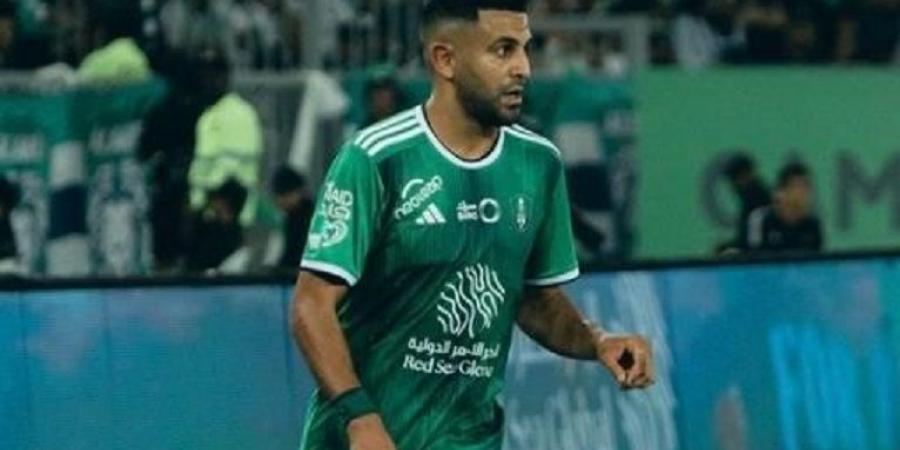 رياض محرز يقود تشكيل الأهلي الرسمى أمام النصر في الدوري السعودي - عرب فايف