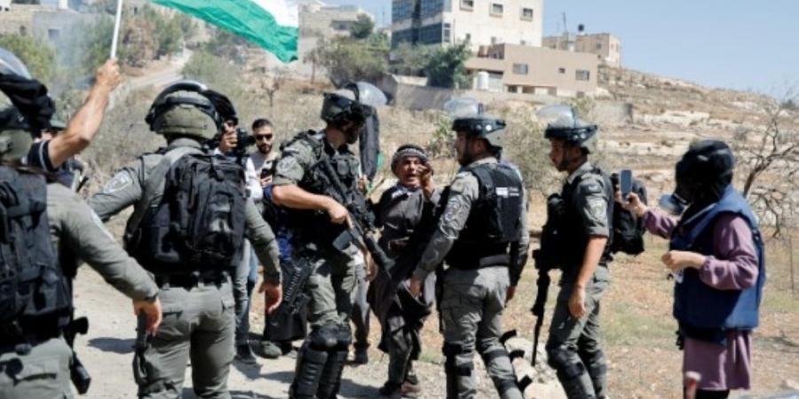 الضفة الغربية.. إصابة 16 فلسطينيًا جراء هجوم مستوطنين على بيت لحم - عرب فايف