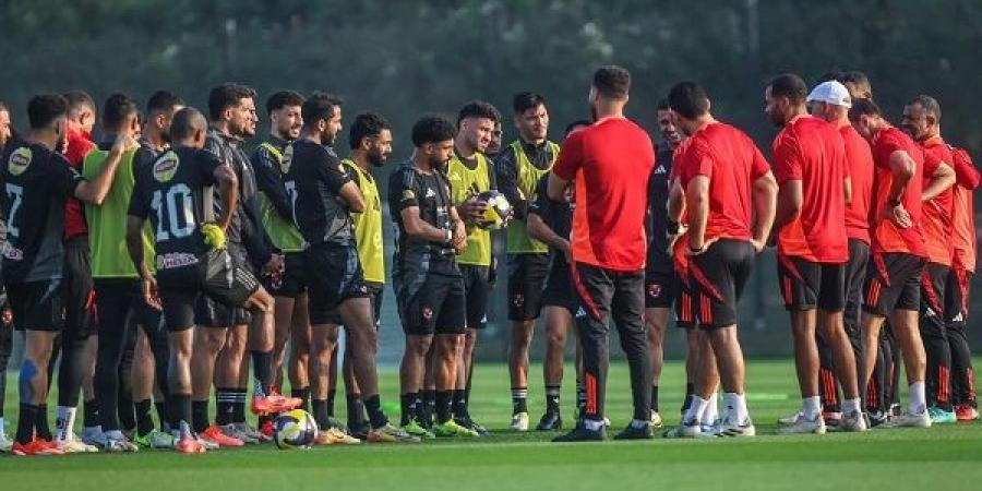 أبو علي وجراديشار في الهجوم.. تشكيل الأهلي أمام الزمالك - عرب فايف