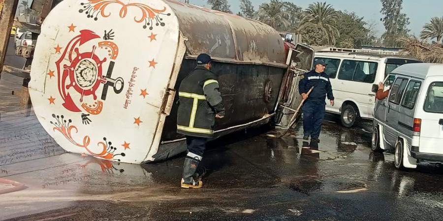 انقلاب سيارة مواد بترولية بطريق بلبيس/ العاشر - عرب فايف