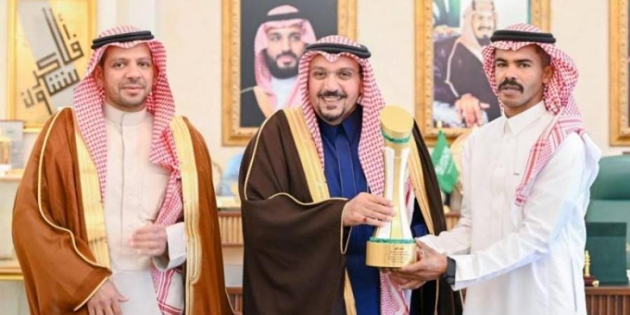 أمير القصيم يستقبل الفارس محمد الدهام ويشيد بإنجازه في تحدي الخيالة العالمي بكأس السعودية - عرب فايف