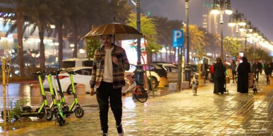 حتى 3 صباحًا.. أمطار خفيفة وأتربة مثارة على أجزاء من الرياض - عرب فايف
