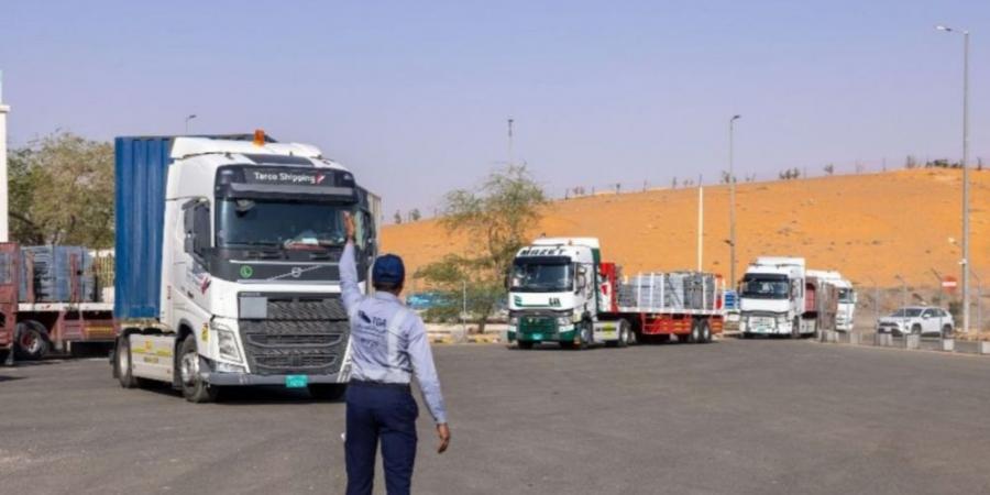 حجز 8 شاحنات أجنبية مخالفة في المملكة وتغريمها 80 ألف ريال - عرب فايف