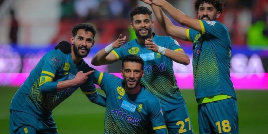 عمر السومة يوسع الفارق مع حمدالله بعد هدفه في شباك الرياض - عرب فايف