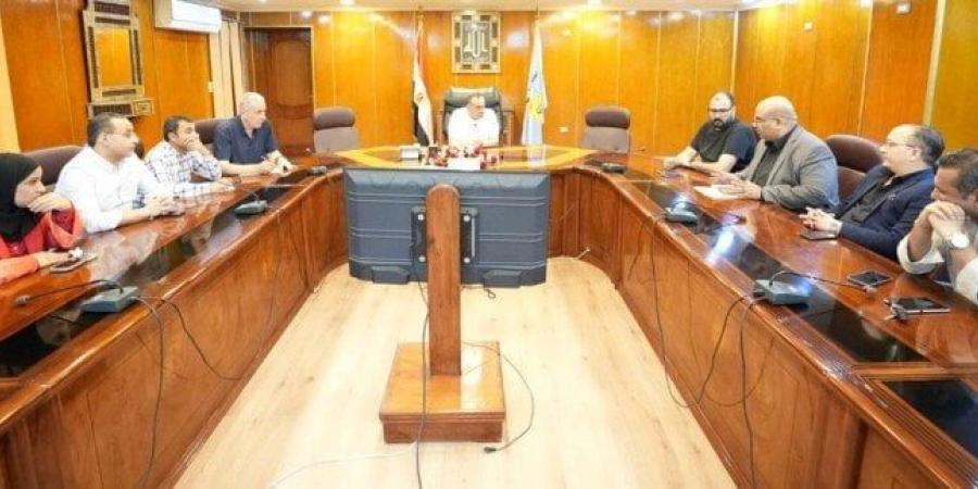 محافظ أسيوط يواصل جهوده لتنشيط السياحة عبر لقاءات مكثفة مع شركات القطاع - عرب فايف