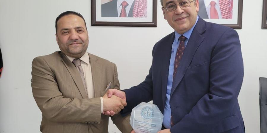 الأمين العام للمنظمة العالمية للتحكيم الدولي والرقمي يزور ادارة قضايا الدولة - عرب فايف