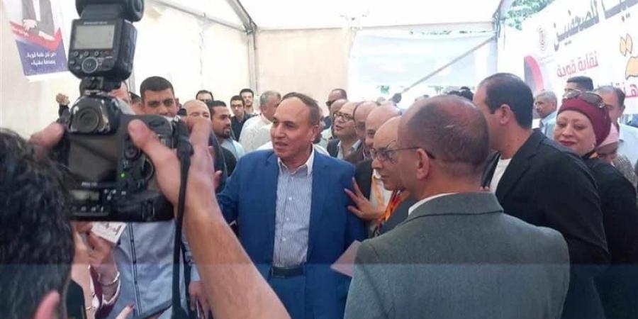 عبدالمحسن سلامة يُسجل فى كشوف الجمعية العمومية للصحفيين  - عرب فايف