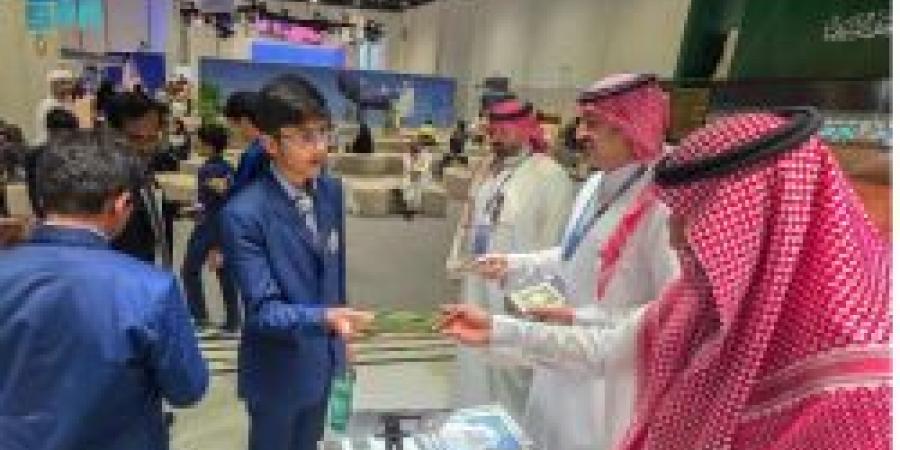 الشؤون الإسلامية في معرض أبوظبي توزع أكثر من 5000 نسخة من كتاب الله - عرب فايف