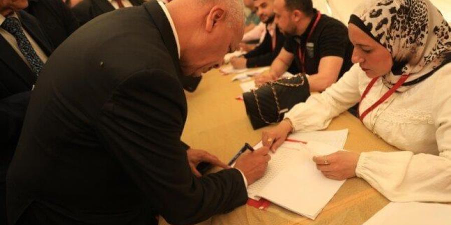 مصطفى بكري: «قانون نقابة الصحفيين يحتاج للتحديث.. والنقيب القادم عليه عبء كبير» - عرب فايف