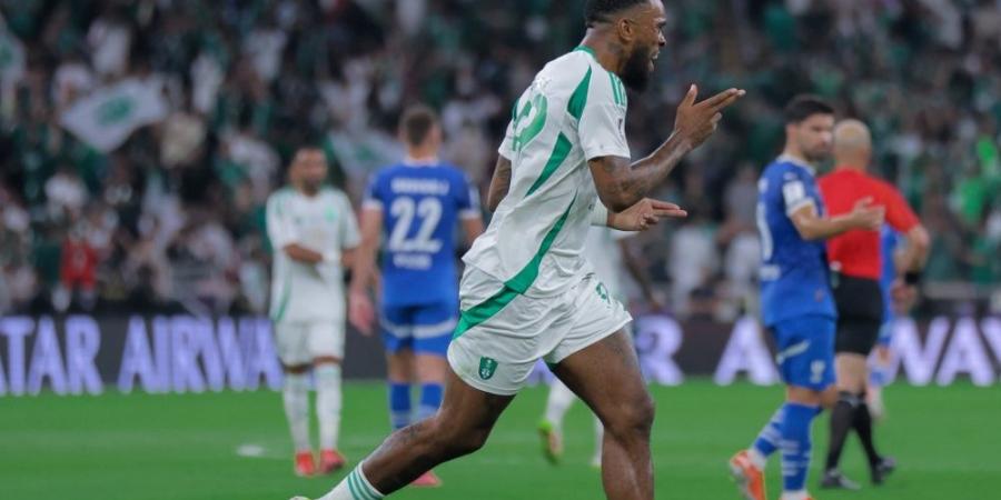 ماذا فعل إيفان توني مع جماهير الأهلي قبل مباراة كاواساكي؟.. تصرف من جانب اللاعب - عرب فايف
