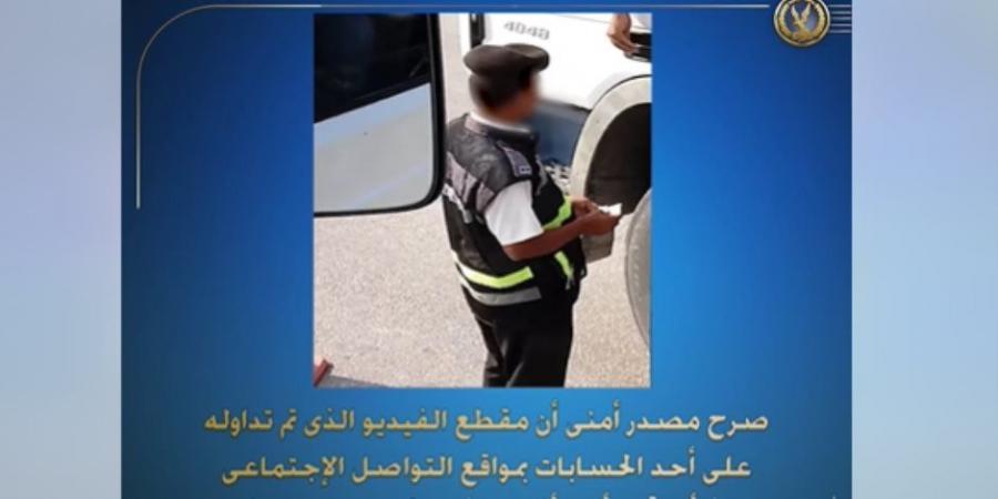 مصدر أمني يكشف حقيقة تجاوز أحد أفراد الشرطة مع قائد سيارة نقل (فيديو) - عرب فايف