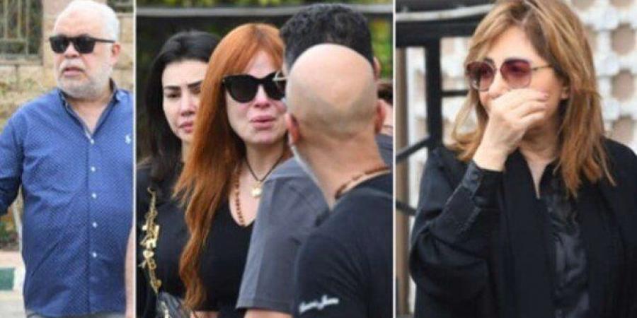 انهيار نجوم الفن في جنازة المنتج وليد مصطفى زوج كارول سماحة «صور» - عرب فايف