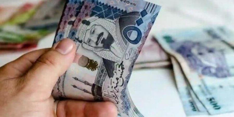 سعر الريال السعودي مقابل الجنيه المصري اليوم الإثنين 5 مايو 2025 بيعًا وشراءً - عرب فايف