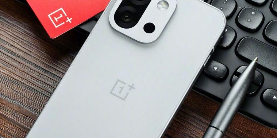 مبيعات OnePlus 13T القوية تؤكد ازدهار الطلب على الهواتف الفاخرة المدمجة - عرب فايف