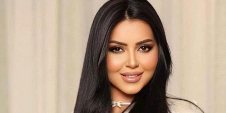 الفنانة سوار النجار ترثي شقيقتها إيناس برسالة مؤثرة وتتهم أطباء بالإهمال - عرب فايف