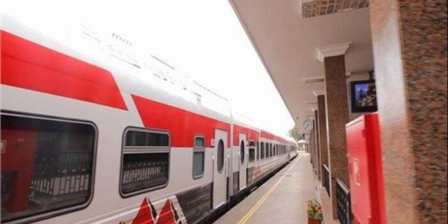 لو مسافر.. اعرف مواعيد القطارات على خط القاهرة - الإسكندرية اليوم - عرب فايف
