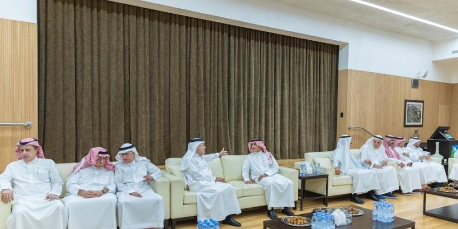 وكيل إمارة الشرقية يعزي المهندس أمين الناصر في وفاة والدته - عرب فايف