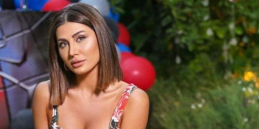 ارتدت كروب توب ضيق... هبة نور تستعرض رشاقتها بلوك رياضي من داخل الجيم (فيديو) - عرب فايف