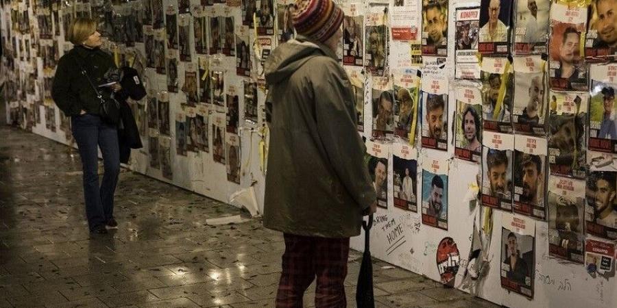 ترامب يعلن مقتل ثلاثة أسرى اسرائيليين ويقول إن 21 فقط على قيد الحياة #عاجل - عرب فايف