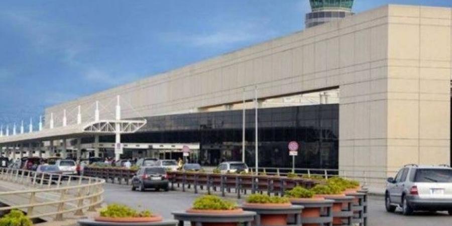 هبوط طائرة اماراتية في مطار بيروت الدولي وهي الأولى بعد قرار رفع الحظر عن سفر الاماراتيين الى لبنان - عرب فايف