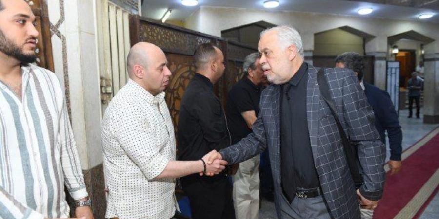 شاهد.. نجوم الفن والإعلام فى عزاء حماة محمد السبكي - عرب فايف