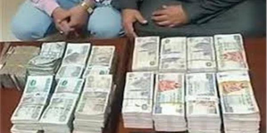 الداخلية تضبط قضايا اتجار بالنقد الأجنبي بـ19 مليون جنيه - عرب فايف