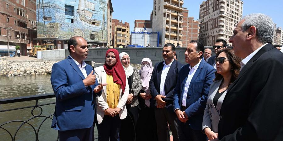 رئيس الوزراء يتفقد أعمال تطوير كورنيش ترعة القاصد - عرب فايف