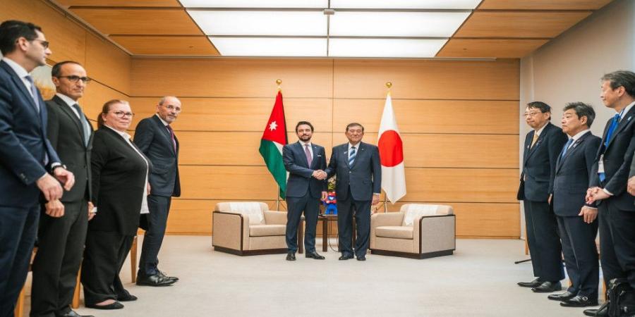 ولي العهد يلتقي برئيس وزراء اليابان ويؤكد اعتزازه بالعلاقة الراسخة بين البلدين - عرب فايف
