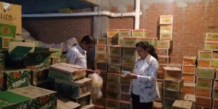 ضبط 7.5 طن دهون مهدرجة مجهولة المصدر داخل مخزن في المنوفية - عرب فايف