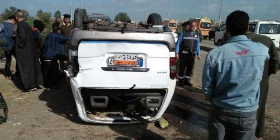 «بسبب تهور السائق».. إصابة 10 أشخاص في حادث انقلاب ميكروباص بالمنيا - عرب فايف