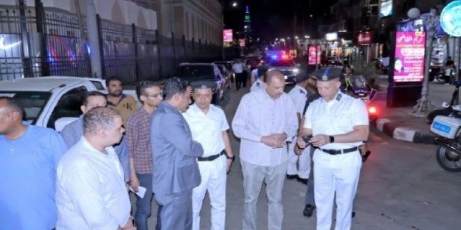 محافظ سوهاج يتفقد عددا من شوارع المدينة لمتابعة أعمال التخطيط المروري - عرب فايف