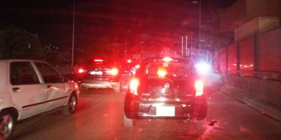 حادث سير مروع على جسر الأشرفية- برج حمود وازدحام خانق للسير في المكان - عرب فايف
