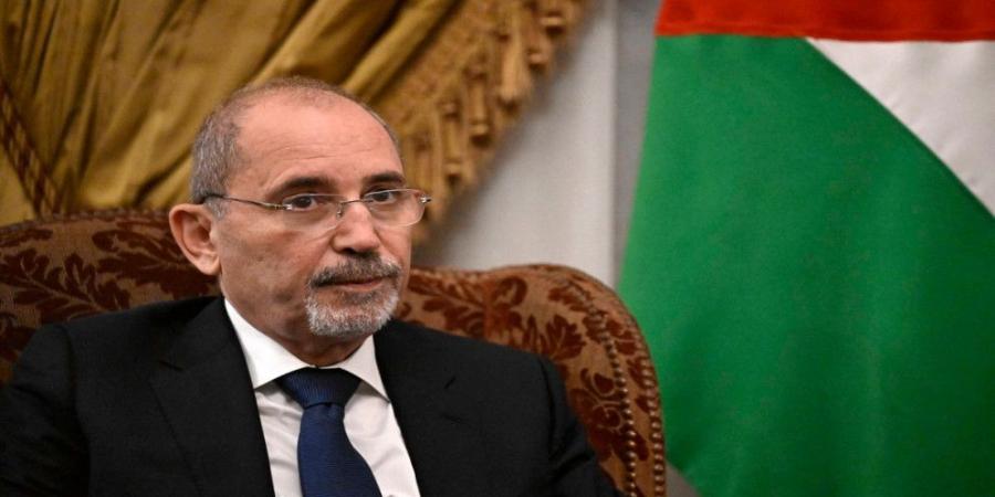 وزير الخارجية يلتقي نظيره الإماراتي في دبي - عرب فايف